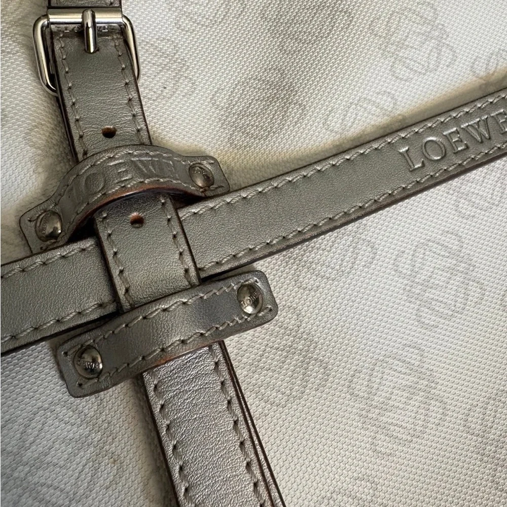Auth LOEWE Anagram - Silver and Light gray White PVC Leather Women's Tote Bag
